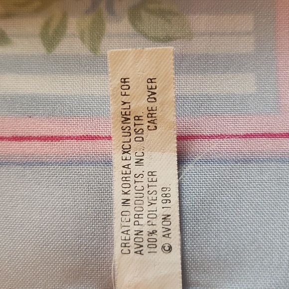 Vintage Avon Floral Bouquet 36x36 Square Scarf 1989 Pink & Blue Roses - Picture 4 of 5